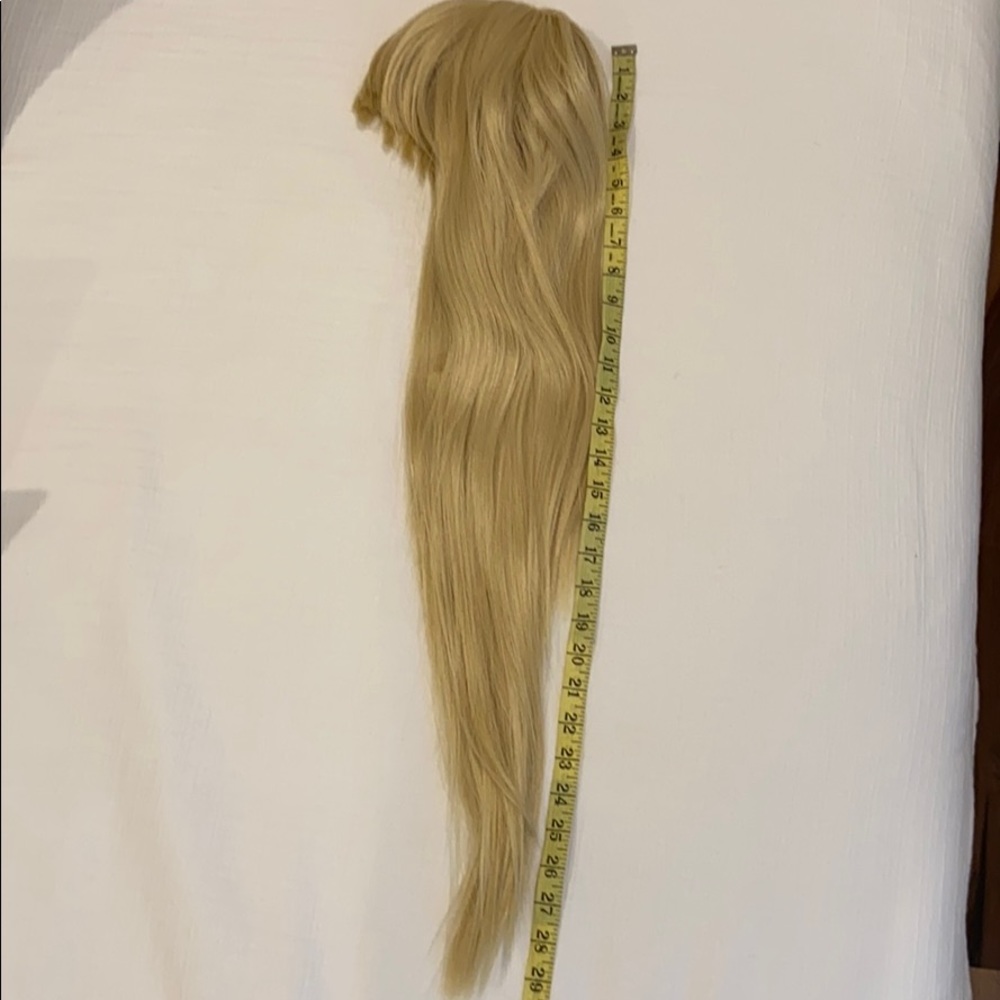 Very long blond hair wig